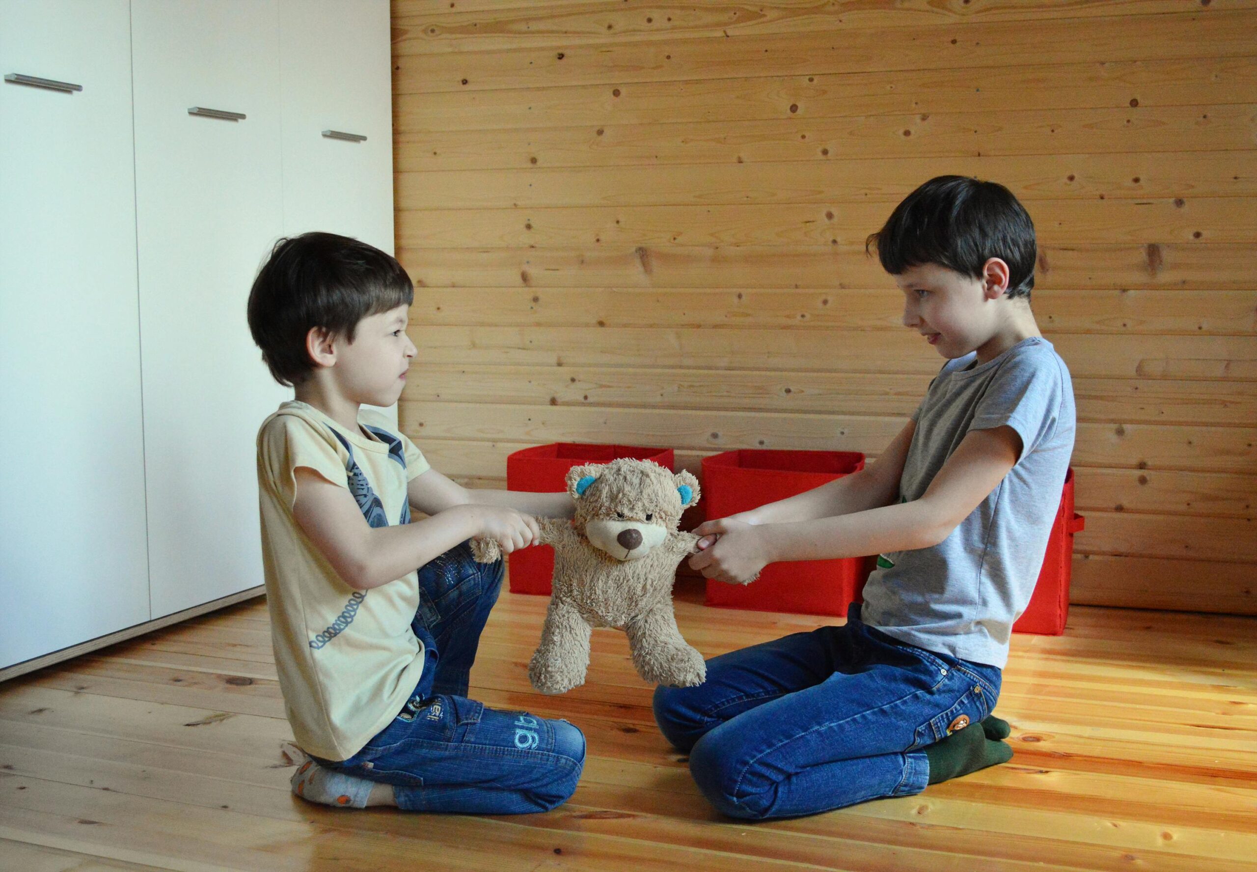 HOW TO HANDLE TATTLING AS A GENTLE PARENT