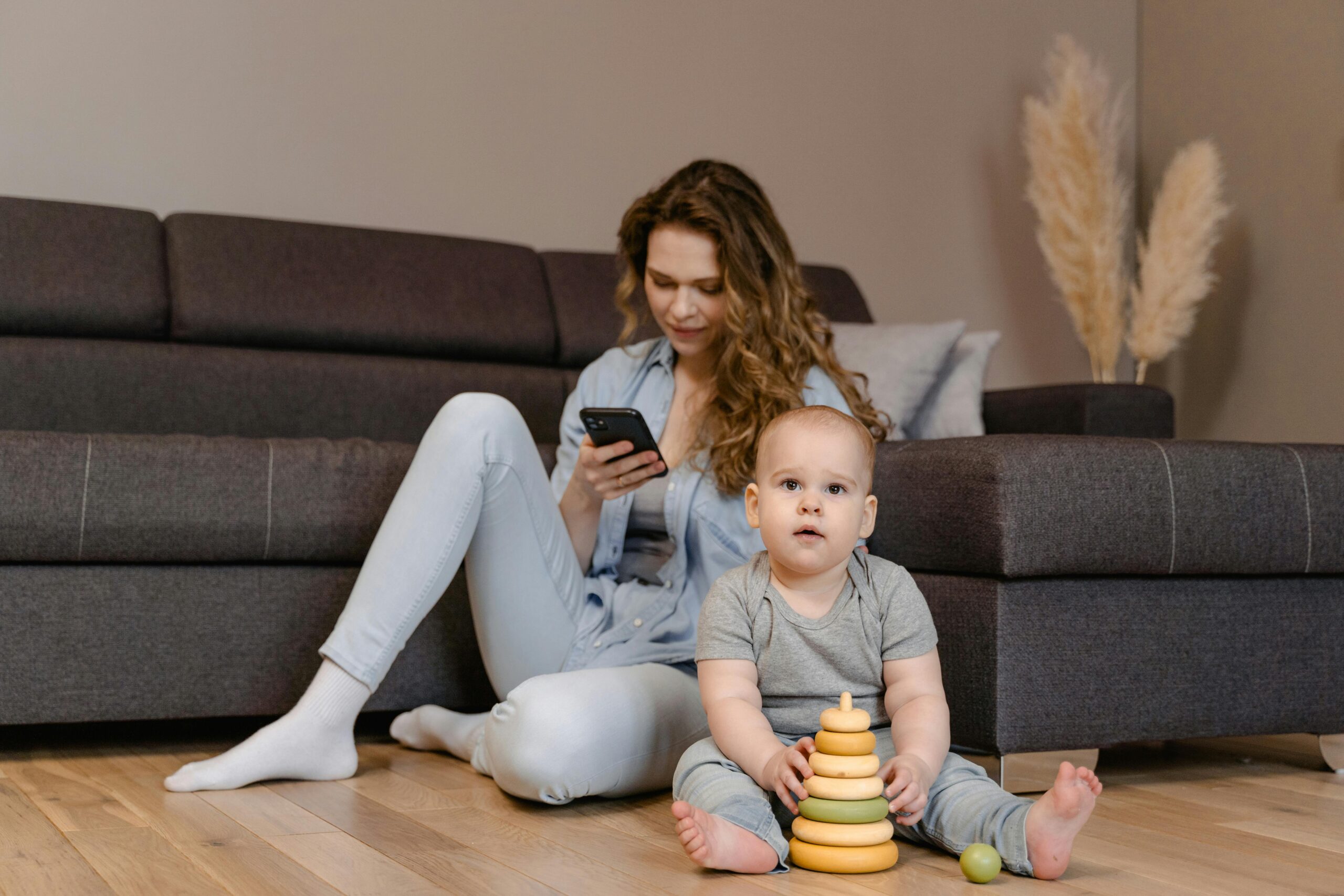 THE IMPORTANCE OF ENGAGING FACE-TO-FACE WITH YOUR CHILDREN: 5 REASONS TO PUT DOWN YOUR SMARTPHONE